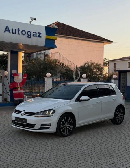Elbasan, shitet makine Golf VII Nafte, e bardhë automatik Klima 133.001 km 11.000 €