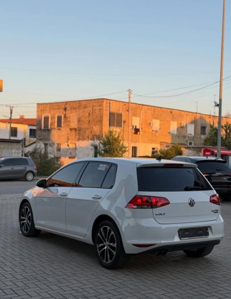 Elbasan, shitet makine Golf VII Nafte, e bardhë automatik Klima 133.001 km 11.000 €