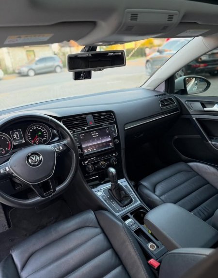 Elbasan, shitet makine Golf VII Nafte, e bardhë automatik Klima 133.001 km 11.000 €