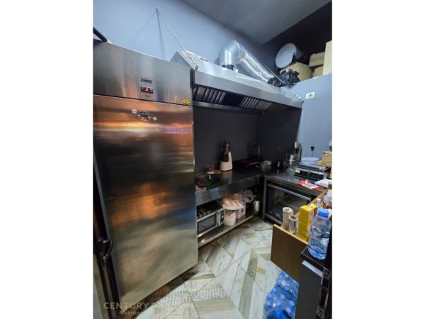 Tirane, shes Shitet Biznes Bar/kafe me kuzhine te vogel në Myslym Shyr Tirane 43.000 €