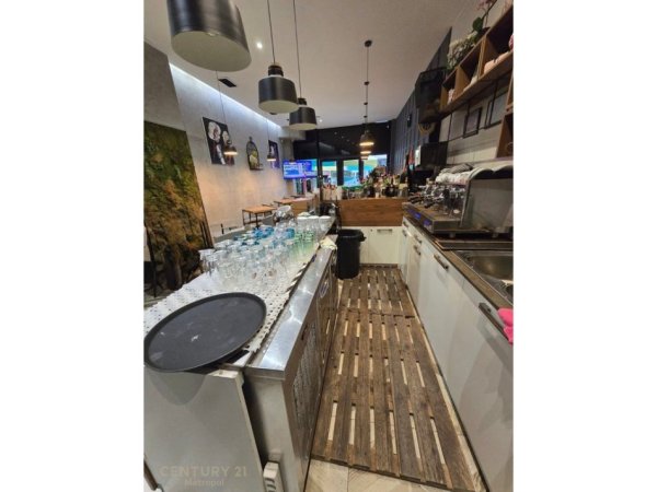 Tirane, shes Shitet Biznes Bar/kafe me kuzhine te vogel në Myslym Shyr Tirane 43.000 €