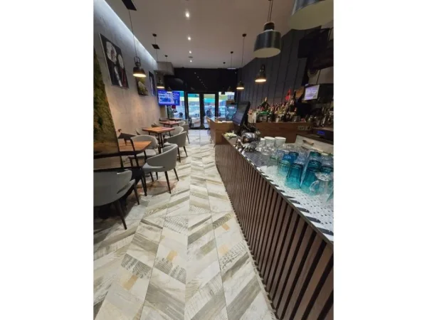 Tirane, shes Shitet Biznes Bar/kafe me kuzhine te vogel në Myslym Shyr Tirane 43.000 €