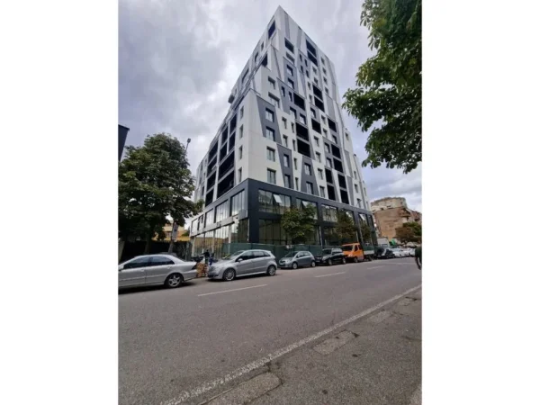 Tirane, jepet me qera ambjent biznesi Kati 0, 160 m² 5.000 € (rruga e barrikadave)