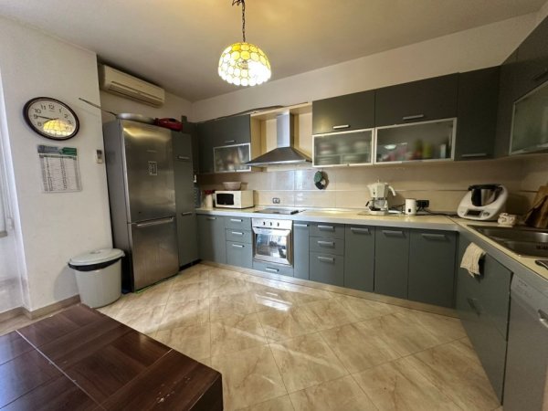 Tirane, shitet apartament+verande | Penthouse 3+1+Aneks+Ballkon Kati 8, 160 m² 195.000 € (pallatet cabej)