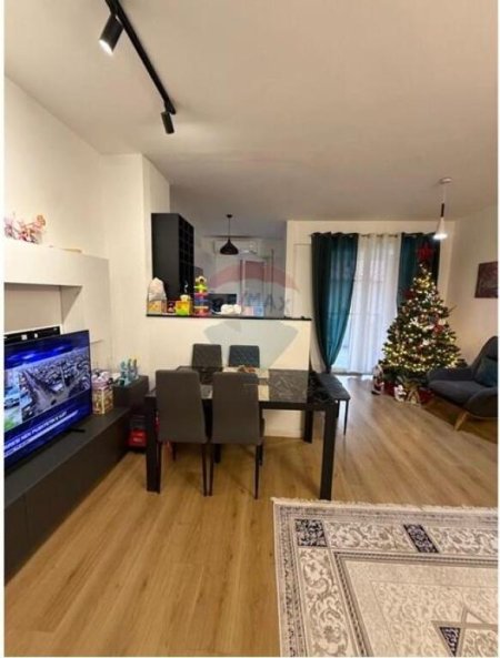 Tirane, shitet apartament 2+1+Ballkon , 99 m² 147.000 € (Fresk)