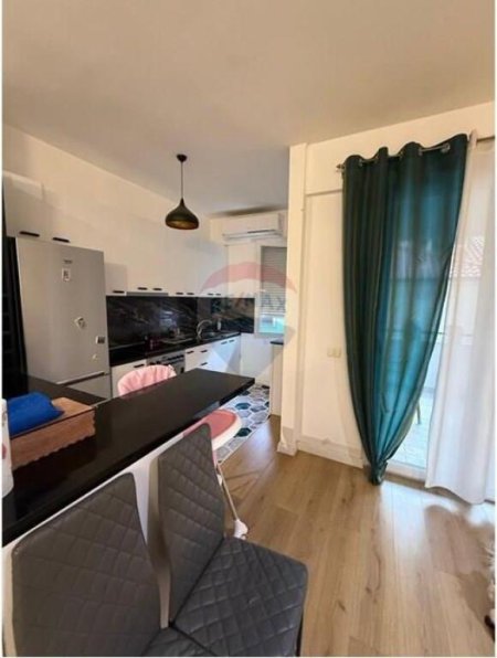 Tirane, shitet apartament 2+1+Ballkon , 99 m² 147.000 € (Fresk)