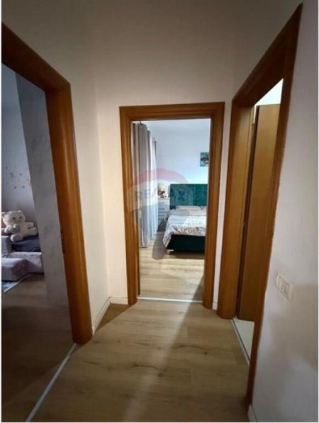 Tirane, shitet apartament 2+1+Ballkon , 99 m² 147.000 € (Fresk)