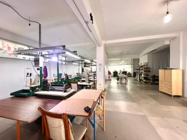 🔥 SHITET AMBIENT KOMERCIAL BUZË RRUGE KRYESORE (📍Tufinë) – OKAZION (1,178€/m2)🔥 ||  290,000€