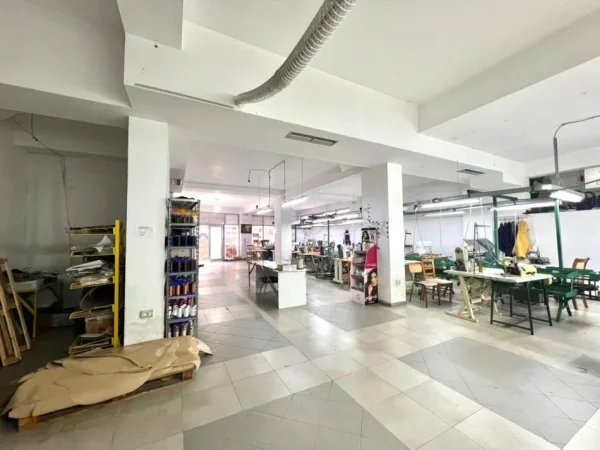 🔥 SHITET AMBIENT KOMERCIAL BUZË RRUGE KRYESORE (📍Tufinë) – OKAZION (1,178€/m2)🔥 ||  290,000€