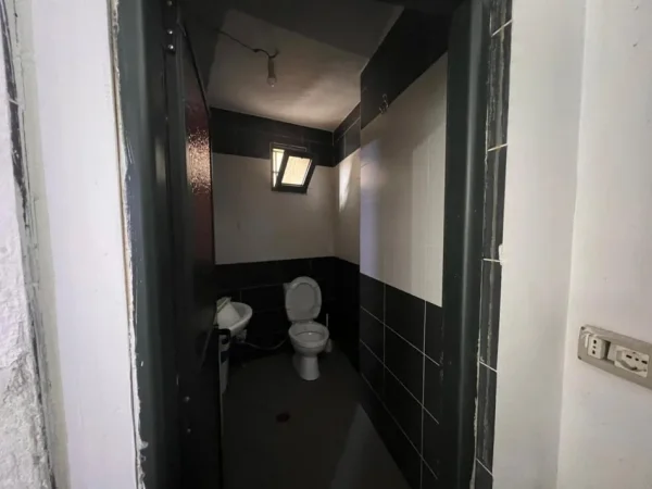 🔥 SHITET AMBIENT KOMERCIAL BUZË RRUGE KRYESORE (📍Tufinë) – OKAZION (1,178€/m2)🔥 ||  290,000€