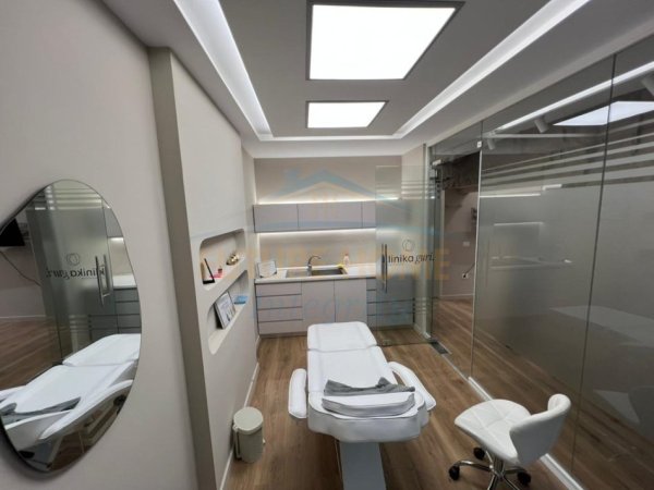 Tirane, jepet me qera ambjent biznesi Kati 1, 55 m² 1.500 €