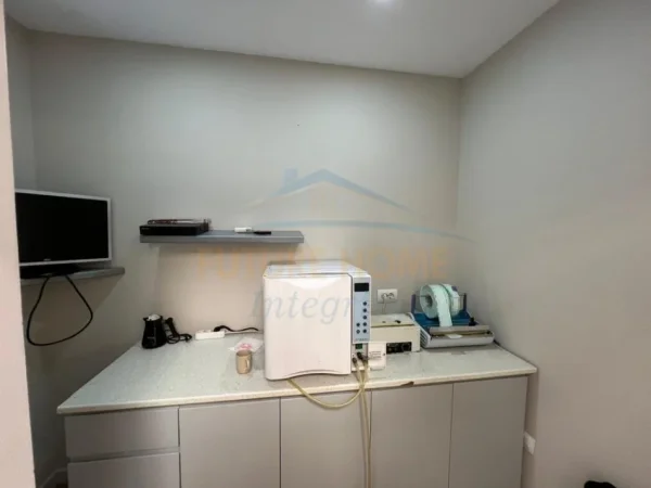 Tirane, jepet me qera ambjent biznesi Kati 1, 55 m² 1.500 €