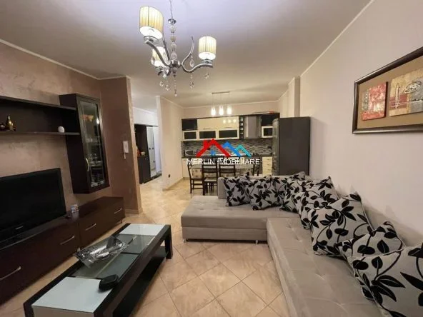 Tirane, jepet me qera apartament 2+1+Ballkon Kati 6, 120 m² 700 € (RRUGA XHANFIZE KEKO,PROFARMA)