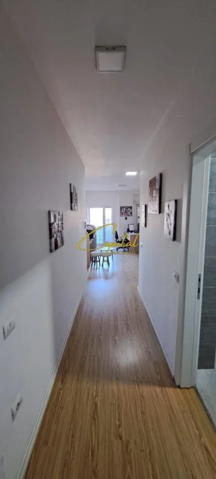 Tirane, jepet me qera zyre Kati 4, 70 m² 550 € (ISH STACIONI TRENIT)