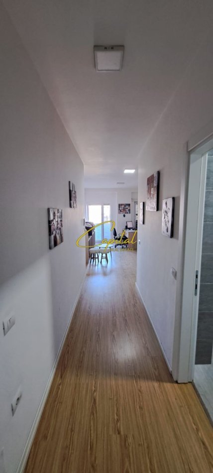 Tirane, jepet me qera zyre Kati 4, 70 m² 550 € (ISH STACIONI TRENIT)