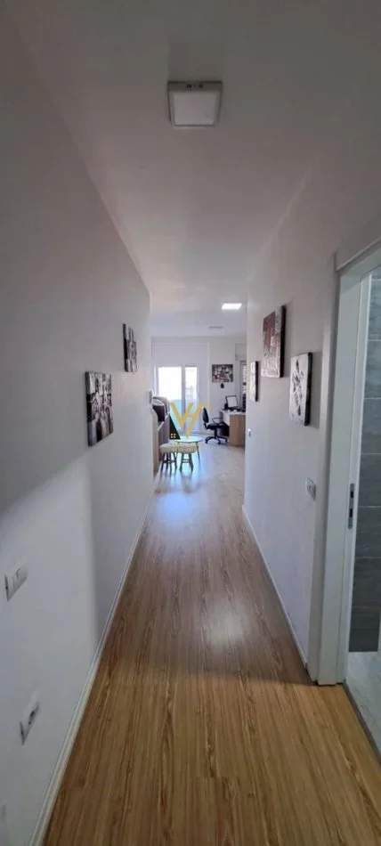 Tirane, jepet me qera apartament 2+1+Ballkon Kati 4, 72 m² 600 € (PAZARI I RI)