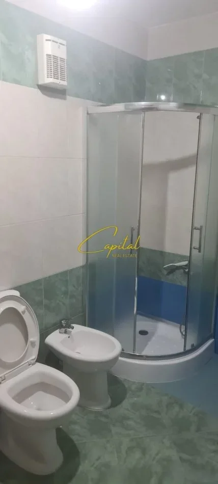 Tirane, jepet me qera apartament 2+1 Kati 8, 105 m² 600 € (ZOGU I ZI)