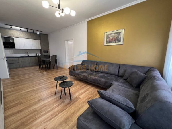 Tirane, jepet me qera apartament 2+1 Kati 8, 99 m² 1.100 € (Pazari i Ri)