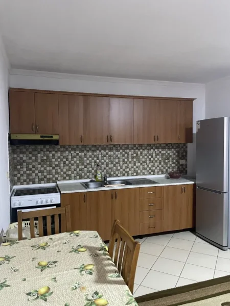 Tirane, jepet me qera apartament 1+1+Aneks+Ballkon Kati 4, 75 m² 360 € (Rruga Violeta Manushi)