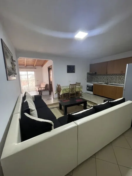 Tirane, jepet me qera apartament 1+1+Aneks+Ballkon Kati 4, 75 m² 360 € (Rruga Violeta Manushi)
