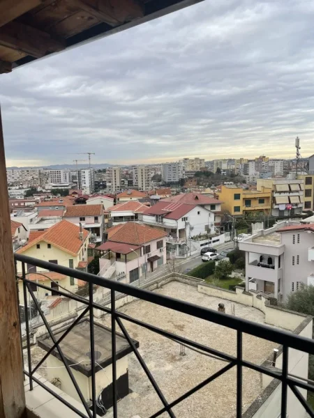 Tirane, jepet me qera apartament 1+1+Aneks+Ballkon Kati 4, 75 m² 360 € (Rruga Violeta Manushi)