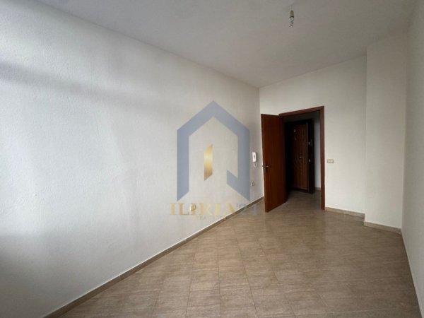 Tirane, shitet apartament 1+1 Kati 3, 46 m² 59.500 € (Apartament 1+1 per shitje ne “Kombinat”)