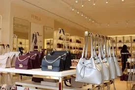 Tirane, jepet me qera dyqan Kati 1, 17 m² 700 € (Rruga Hoxha Tahsin)