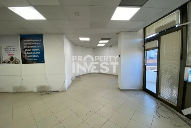 Tirane, jepet me qera zyre Kati 3, 200 m² 3.000 € (Sheshi willson)