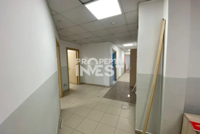 Tirane, jepet me qera zyre Kati 3, 200 m² 3.000 € (Sheshi willson)