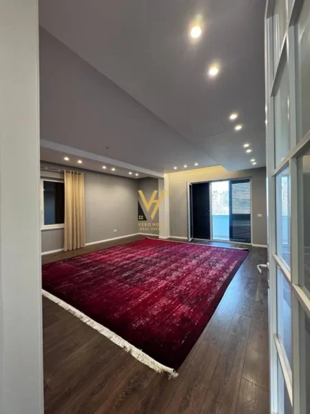 Tirane, jepet me qera Vile 3 Katshe Kati 0, 285 m² 5.000 € (AKACIA HILLS, MJULL BATHORE)