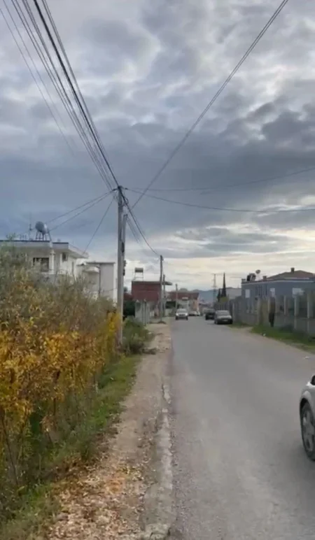 Tirane, shes toke , 300 m² (BABRRU SHITET TOKE 300 M2 NDRRIM ME MAKINE/APARTAMENT)