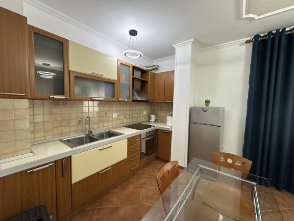 Tirane, jap me qera apartament 1+1+Ballkon Kati 8, 67 m² 650 € (Myslym Shyri)