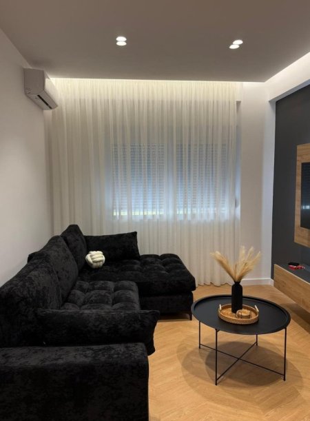 Tirane, jepet me qera apartament 1+1 , 80 m² 1.000 € 