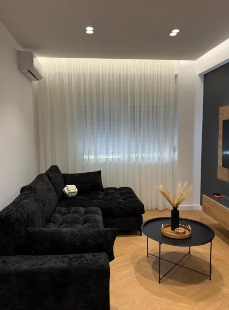 Tirane, jepet me qera apartament 1+1 , 80 m² 1.000 € 