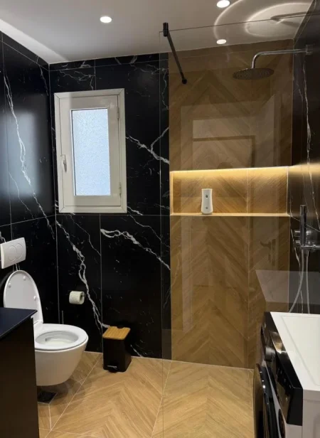 Tirane, jepet me qera apartament 1+1 , 80 m² 1.000 € 