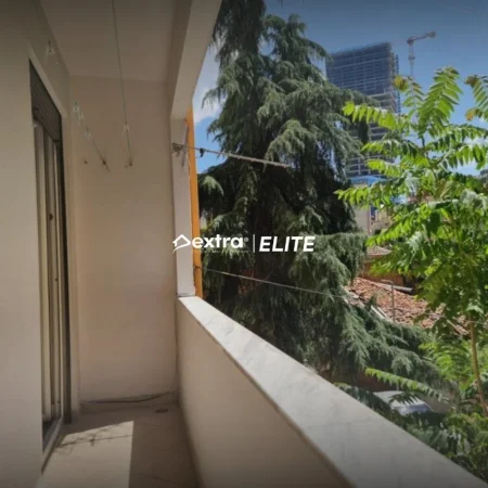 Tirane, jepet me qera apartament 1+1 Kati 1, 69 m² 720 € (Prane sheshit skenderbej)