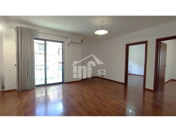 Tirane, jepet me qera zyre Kati 3, 80 m² 700 € (PRANË STADIUMIT “SELMAN STËRMASI”)