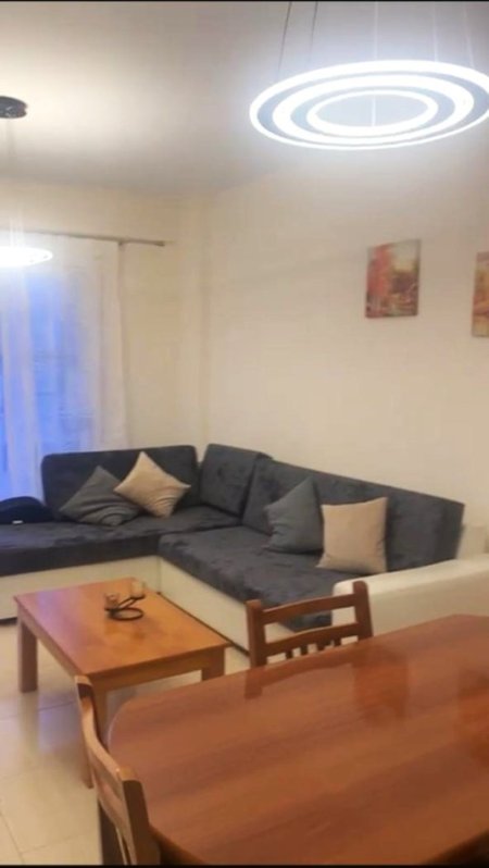 Tirane, jepet me qera apartament 1+1+Ballkon Kati 5, 80 m² 700 € (Rruga e Elbasanit)