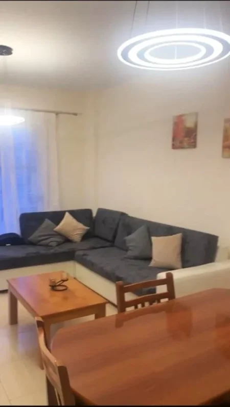 Tirane, jepet me qera apartament 1+1+Ballkon Kati 5, 80 m² 650€ (Rruga e Elbasanit)