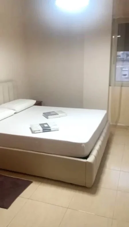 Tirane, jepet me qera apartament 1+1+Ballkon Kati 5, 80 m² 650€ (Rruga e Elbasanit)