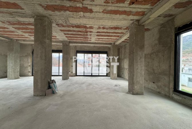 Tirane, jepet me qera ambjent biznesi , 360 m² 3.000 € (Berzhite)