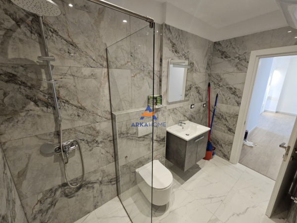 Tirane, jepet me qera apartament 2+1 Kati 5, 88 m² 900 € 