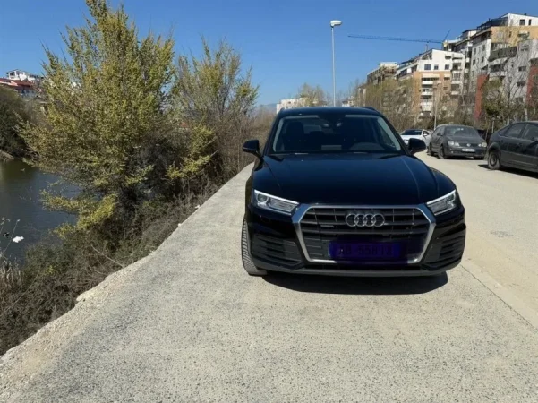 Tirane, shes SUV AUDI Q5 Nafte, e zeze automatik Klima 96.000 km 29.000 €