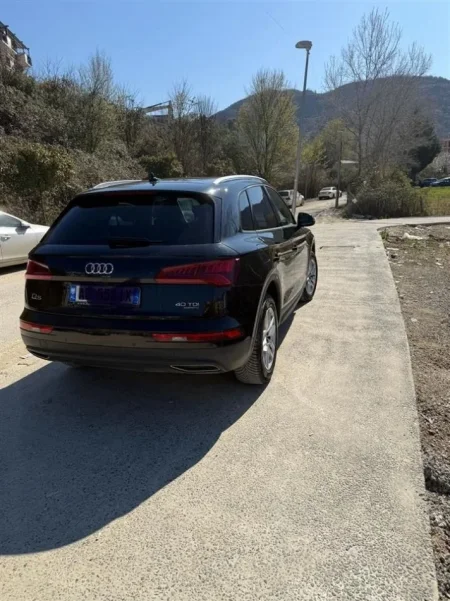 Tirane, shes SUV AUDI Q5 Nafte, e zeze automatik Klima 96.000 km 29.000 €