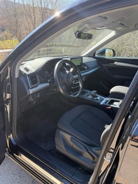 Tirane, shes SUV AUDI Q5 Nafte, e zeze automatik Klima 96.000 km 29.000 €