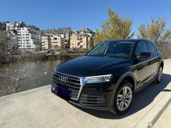 Tirane, shes SUV AUDI Q5 Nafte, e zeze automatik Klima 96.000 km 29.000 €