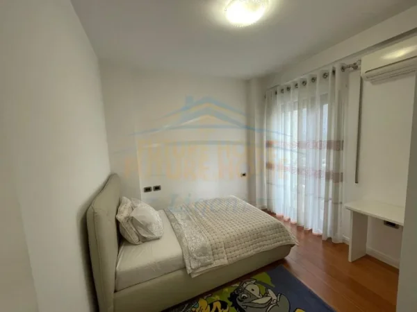 Tirane, jepet me qera apartament 3+1+Ballkon Kati 2, 121 m² 1.200 € (Liqeni I Thate)