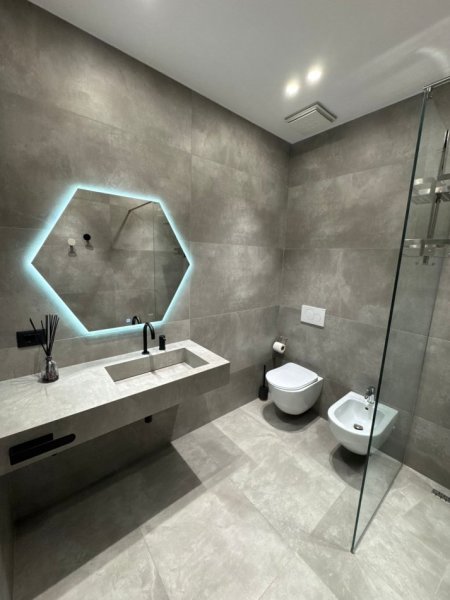 Tirane, jepet me qera apartament 2+1+Ballkon Kati 6, 166 m² 2.000 € (Galeria ETC)