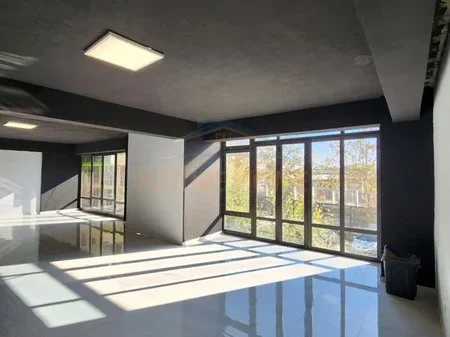 Durres, jepet me qera ambjent biznesi Kati 2, 180 m² 1.500 € (Rruga e Portit,Durres)