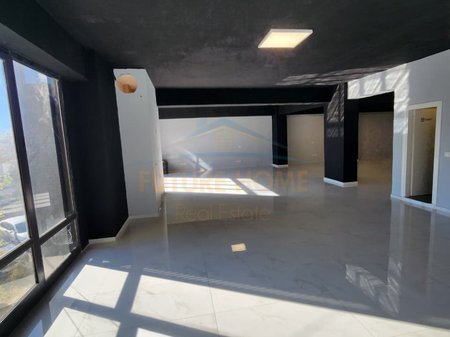 Durres, jepet me qera ambjent biznesi Kati 2, 180 m² 1.500 € (Rruga e Portit,Durres)